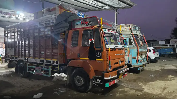 Fully loaded goods carrier truck covered and secured for transport to Himachal Pradesh